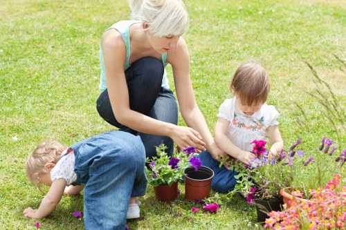 Local gardener providing lawn and hedge maintenance in Aperfield