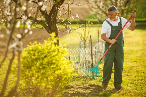Professional garden maintenance and lawn care in Aperfield