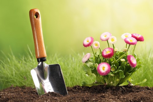 Professional garden maintenance in Aperfield with neat hedges